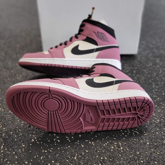 Nike Air Jordan 1 Mid Light Mulberry White Black Size 9W DC7267-500 - Picture 7 of 8